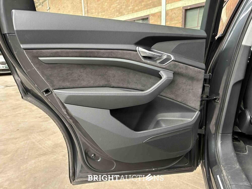 Audi e-tron 55 Quattro Business Edition Plus 95 kWh 408pk 2020 (Origineel-NL + 1e Eigenaar), K-881-DG