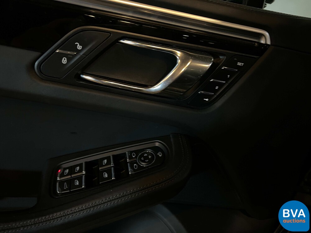 Porsche Macan Turbo 3.6 400pk FACELIFT 2016 AKRAPOVIC Sport-Chrono, NX-244-N