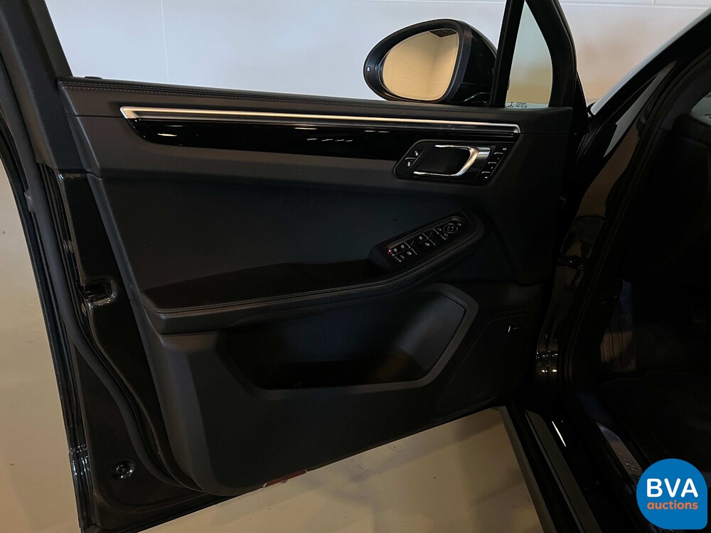 Porsche Macan Turbo 3.6 400pk FACELIFT 2016 AKRAPOVIC Sport-Chrono, NX-244-N