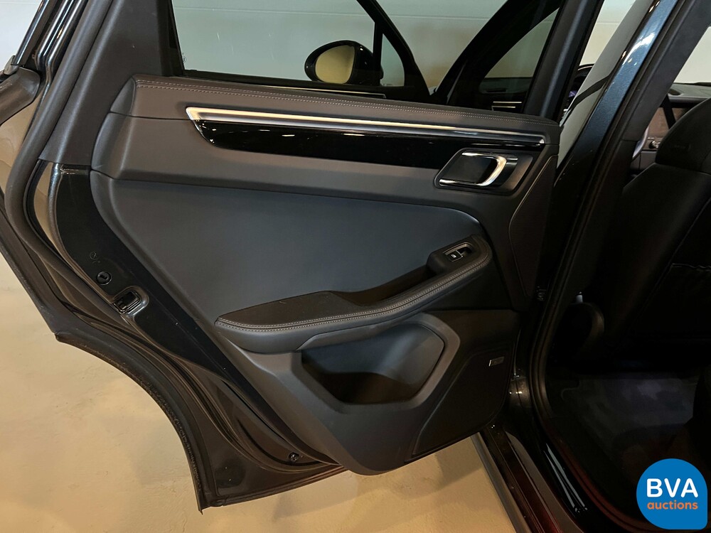 Porsche Macan Turbo 3.6 400pk FACELIFT 2016 AKRAPOVIC Sport-Chrono, NX-244-N