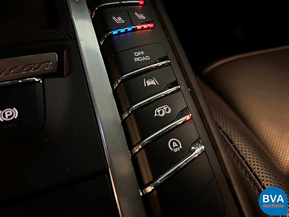 Porsche Macan Turbo 3.6 400pk FACELIFT 2016 AKRAPOVIC Sport-Chrono, NX-244-N