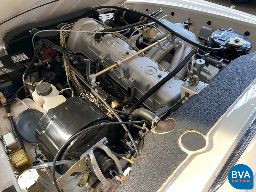 Mercedes-Benz 230 SL Pagode 170 PS 1965, PM-29-17.