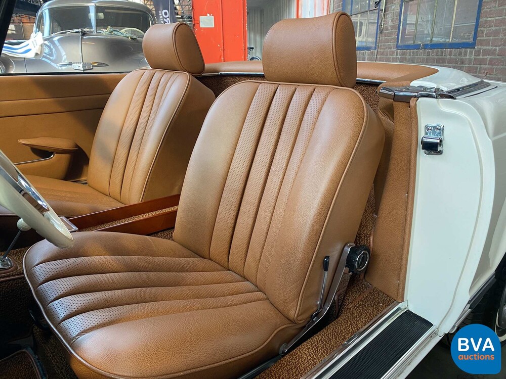 Mercedes-Benz 230 SL Pagode 170 PS 1965, PM-29-17.