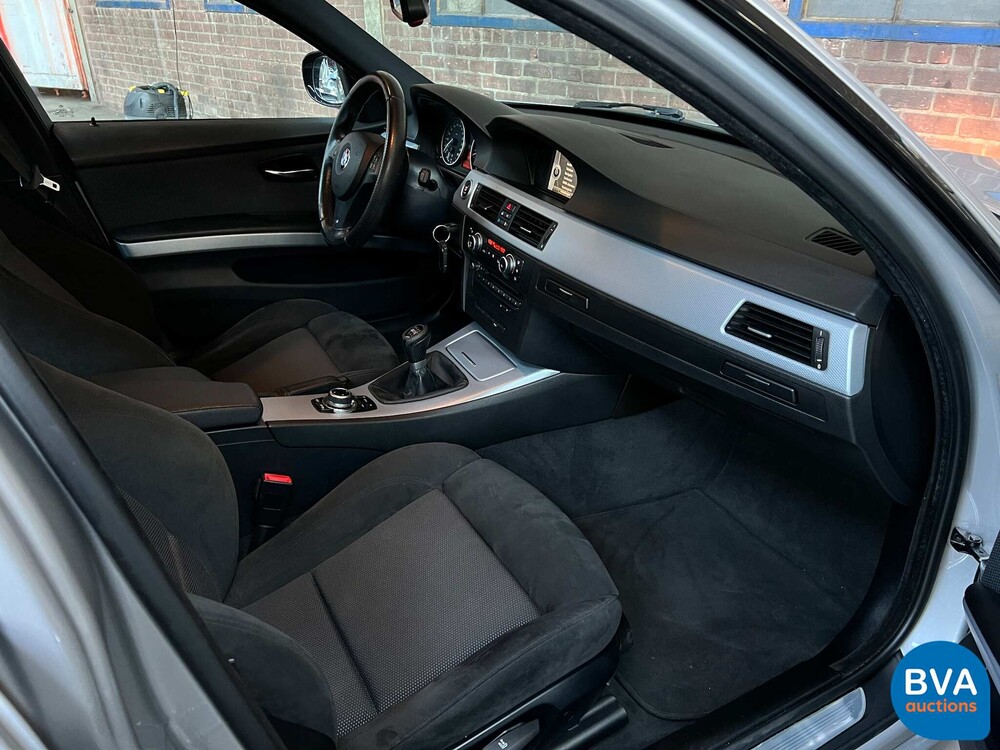 BMW 318i M-Sport 3er Reihe 143PS 2010 -Org. NL-, 98-LJH-2.