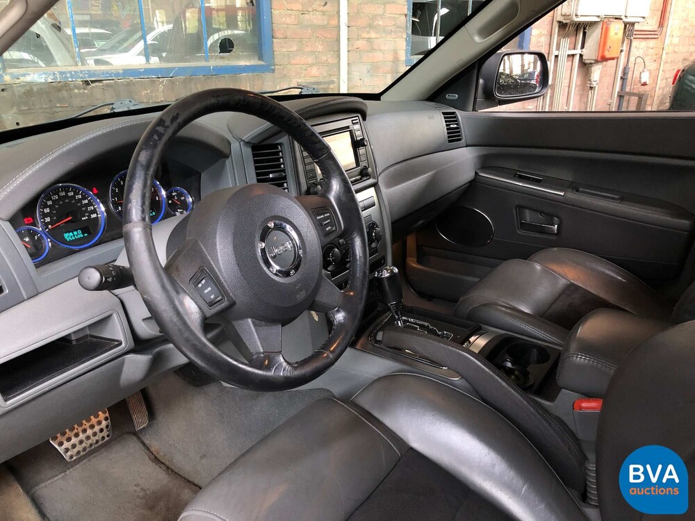 Jeep Grand Cherokee SRT6.1 V8 2007, graue Zulassung.