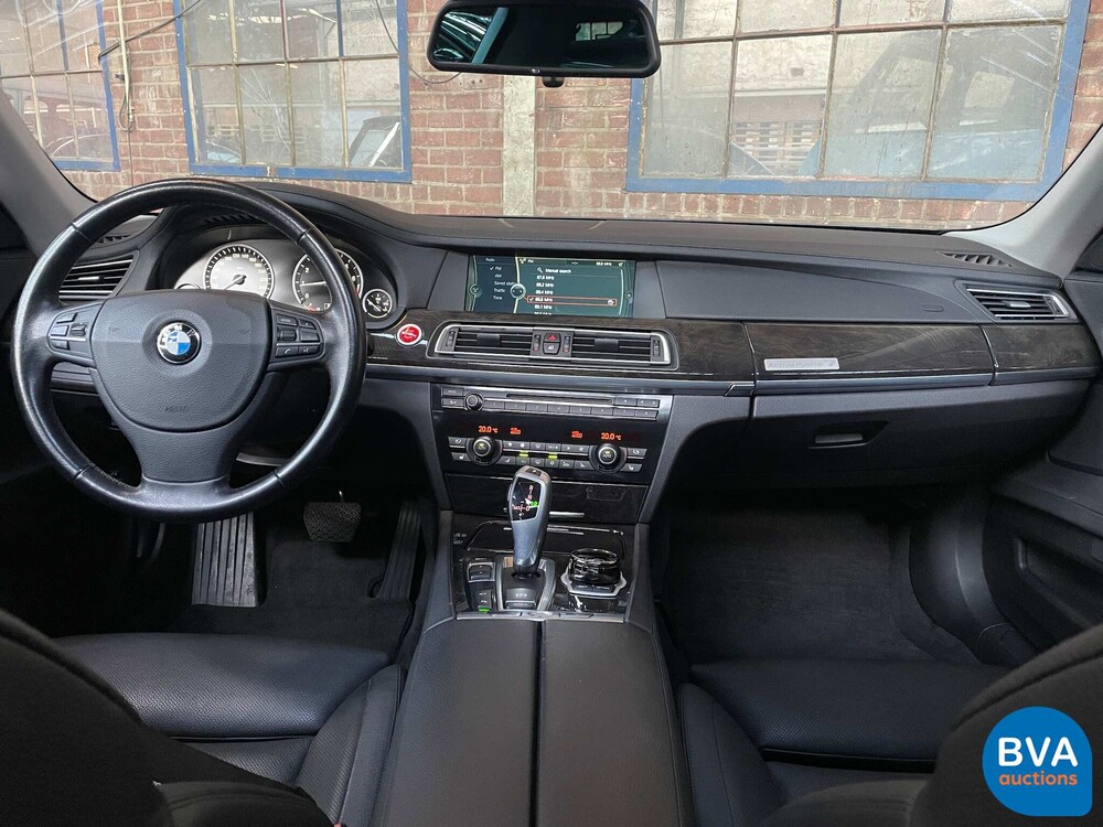 BMW ActiveHybrid7 Alpina 4.4 V8 465 PS 7er F04 2011.