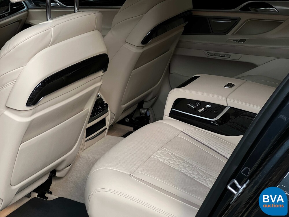 BMW M760Li xDrive M-Sport V12 7er LANG 609pk 2016 G12, L-128-BS.