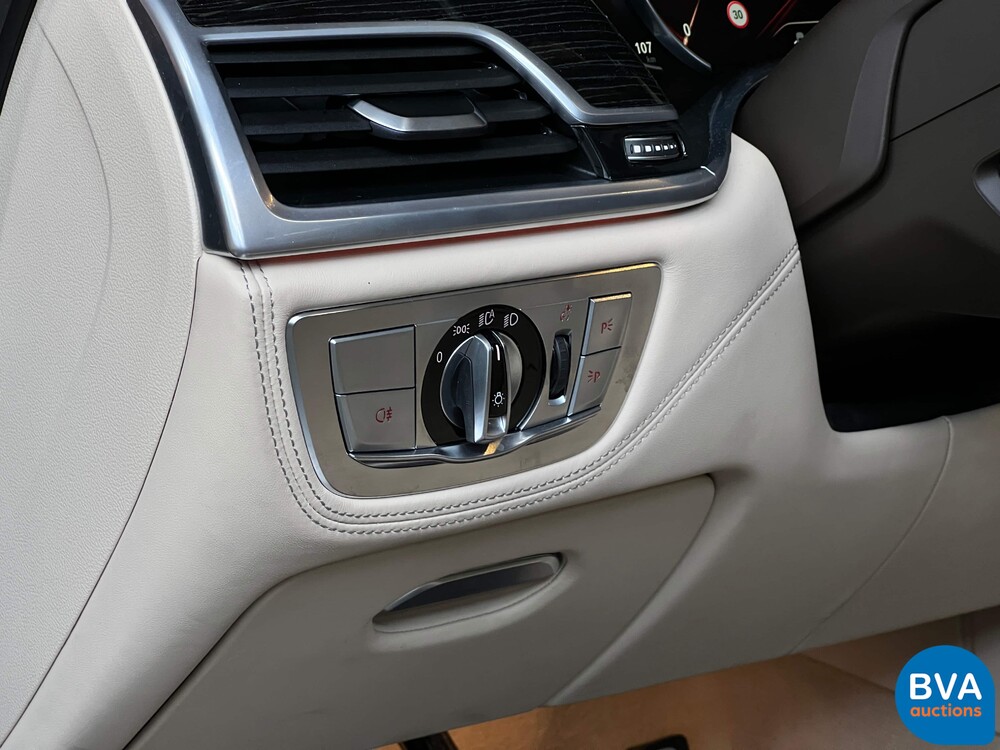 BMW M760Li xDrive M-Sport V12 7er LANG 609pk 2016 G12, L-128-BS.