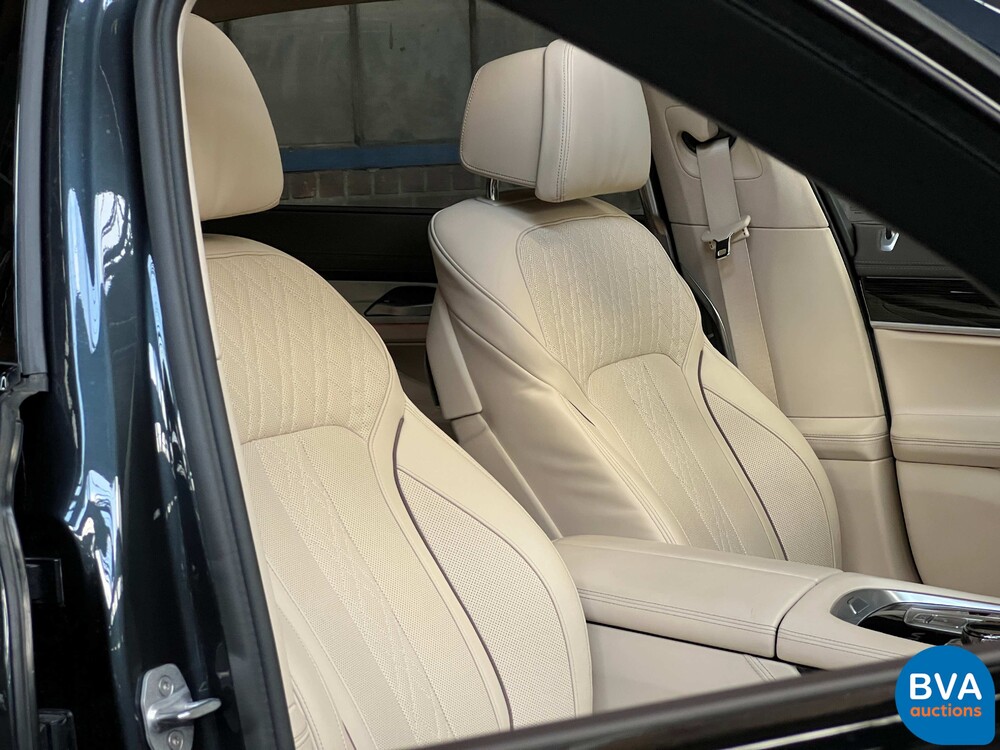 BMW M760Li xDrive M-Sport V12 7er LANG 609pk 2016 G12, L-128-BS.