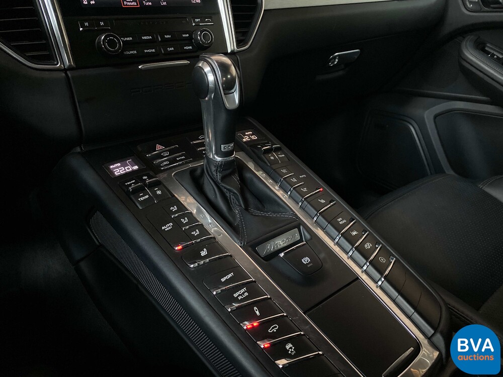 Porsche Macan Turbo Sportchrono 400PS FACELIFT 2016 -Org. NL-, KD-424-R.