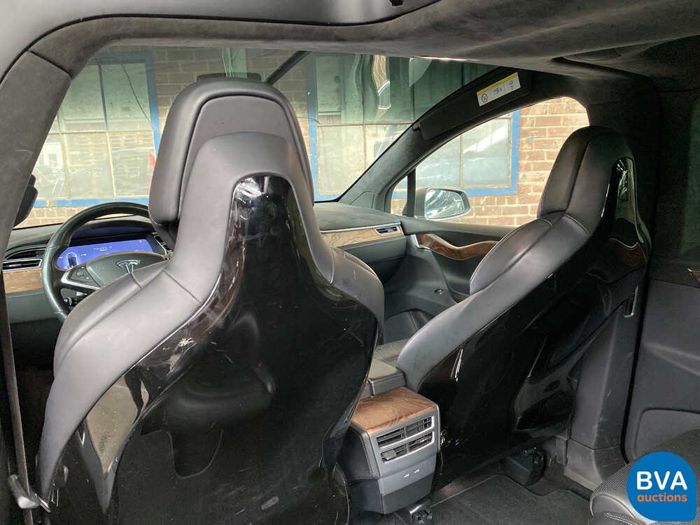 Tesla Model X 75D Base 6-Personen 333 PS 2016 - Org. NL-, ND-695-V.