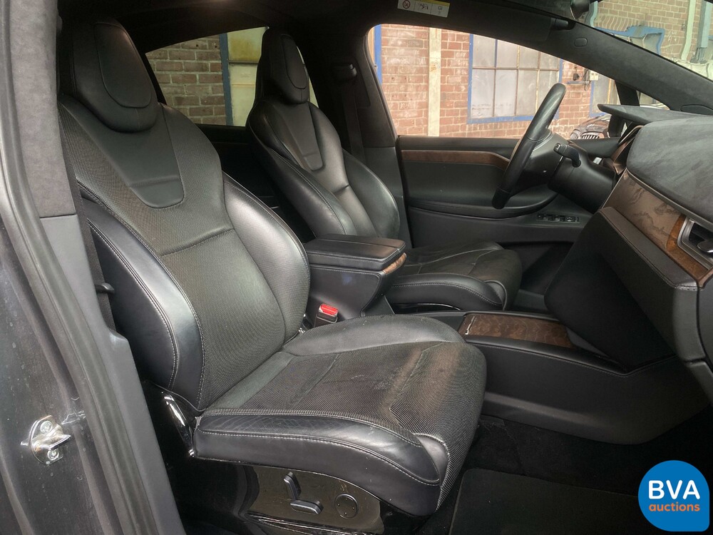 Tesla Model X 75D Base 6-Personen 333 PS 2016 - Org. NL-, ND-695-V.