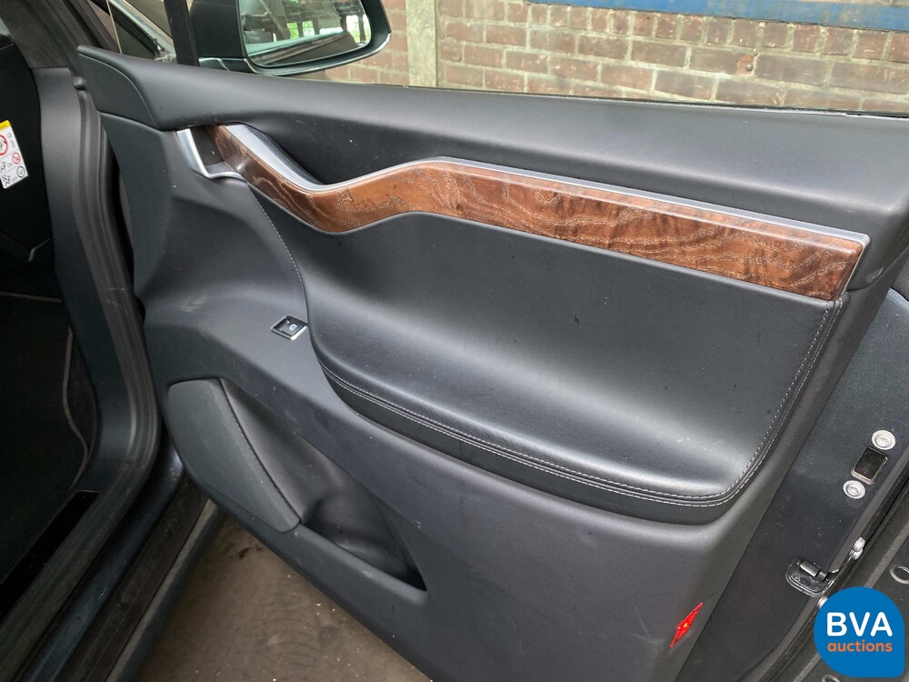 Tesla Model X 75D Base 6-Personen 333 PS 2016 - Org. NL-, ND-695-V.