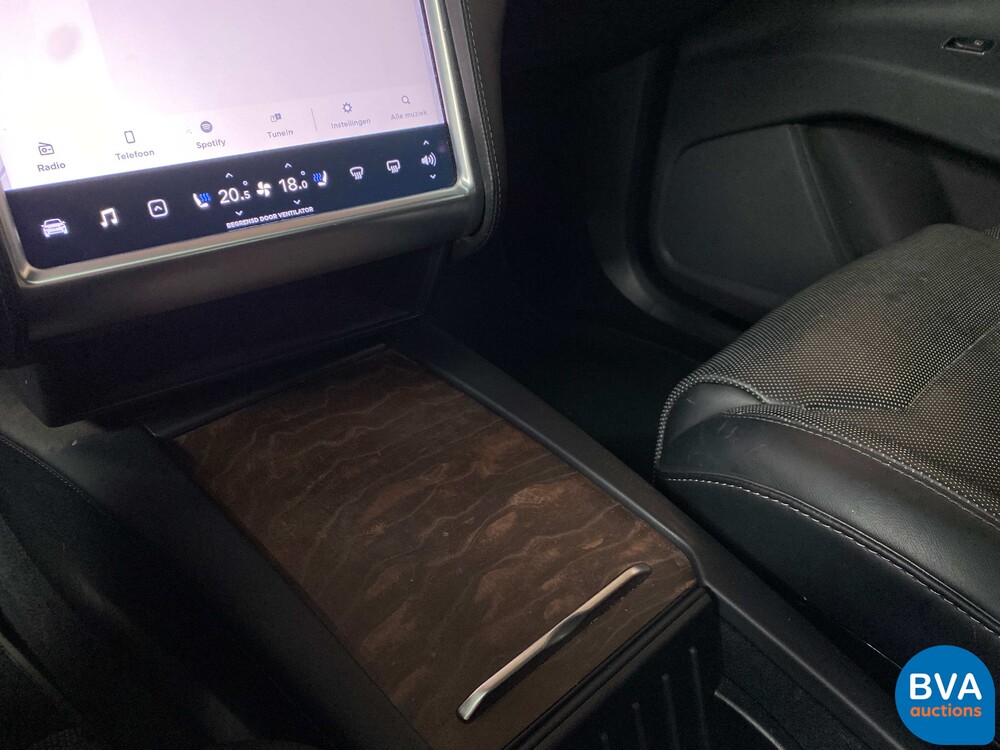 Tesla Model X 75D Base 6-Personen 333 PS 2016 - Org. NL-, ND-695-V.