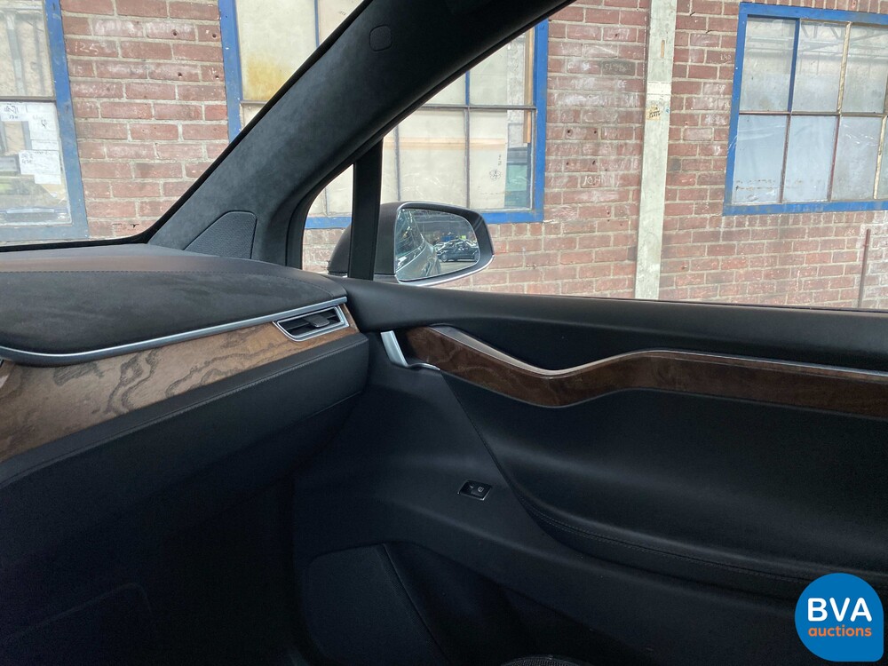 Tesla Model X 75D Base 6-Personen 333 PS 2016 - Org. NL-, ND-695-V.