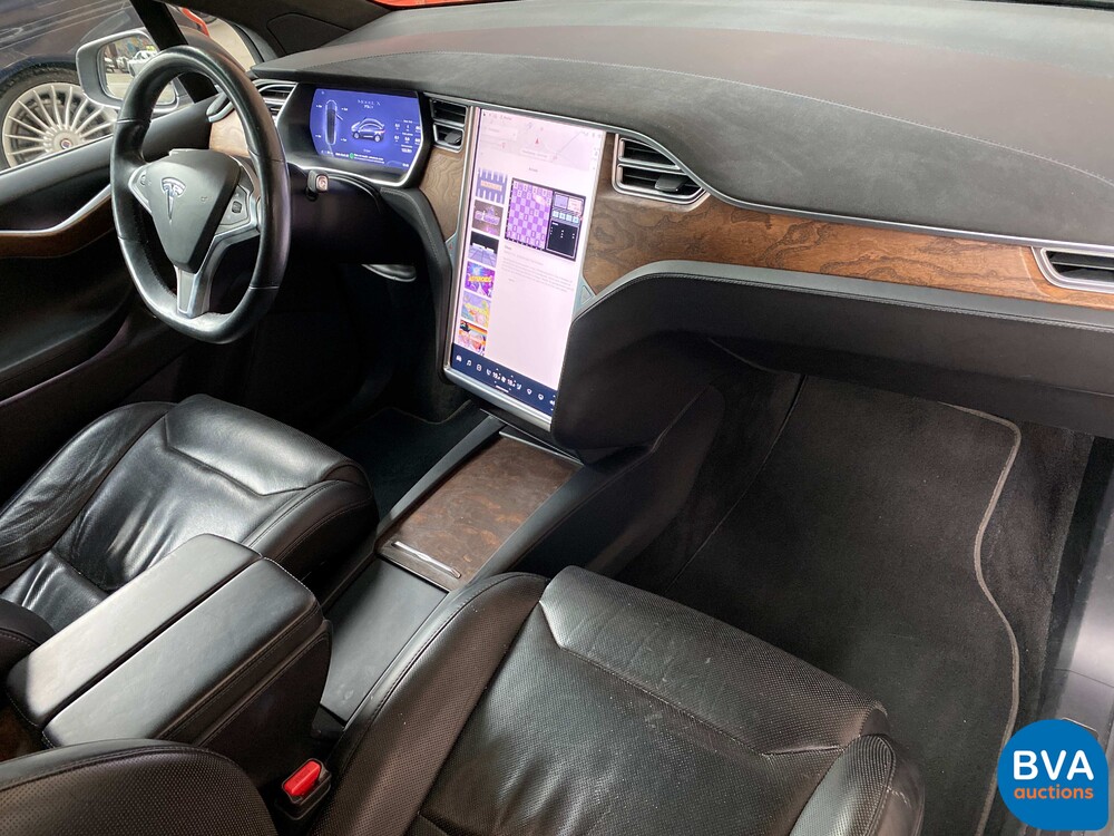 Tesla Model X 75D Base 6-Personen 333 PS 2016 - Org. NL-, ND-695-V.