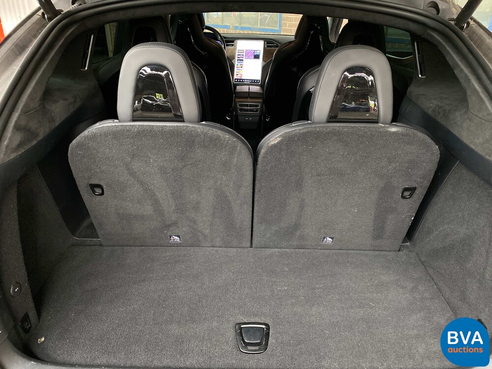 Tesla Model X 75D Base 6-Personen 333 PS 2016 - Org. NL-, ND-695-V.