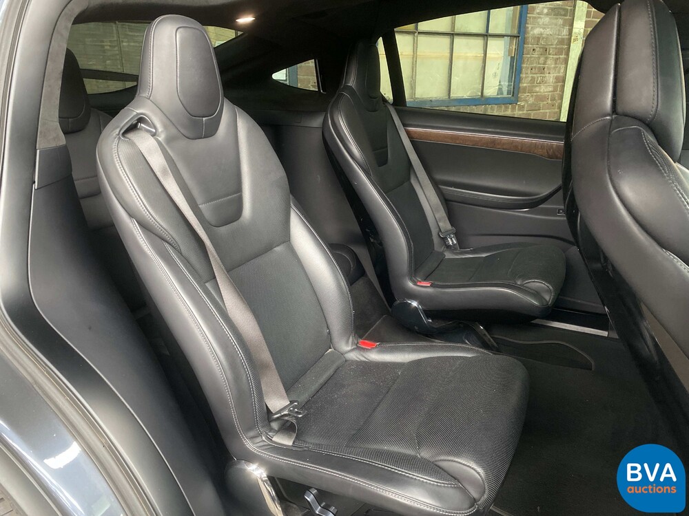 Tesla Model X 75D Base 6-Personen 333 PS 2016 - Org. NL-, ND-695-V.