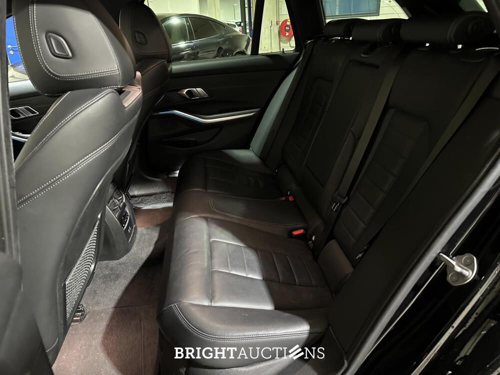 BMW 330e Touring Business Edition Plus 184pk 2021 3-serie (Origineel-NL + 1e Eigenaar) L-480-TL 