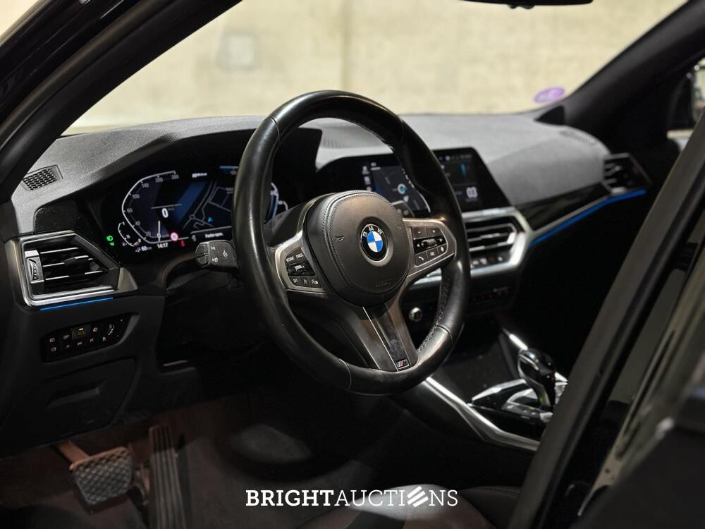 BMW 330e Touring Business Edition Plus 184pk 2021 3-serie (Origineel-NL + 1e Eigenaar) L-480-TL 