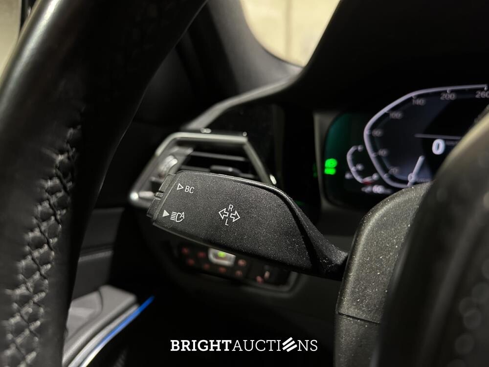 BMW 330e Touring Business Edition Plus 184pk 2021 3-serie (Origineel-NL + 1e Eigenaar) L-480-TL 