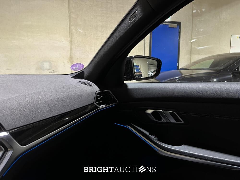 BMW 330e Touring Business Edition Plus 184pk 2021 3-serie (Origineel-NL + 1e Eigenaar) L-480-TL 