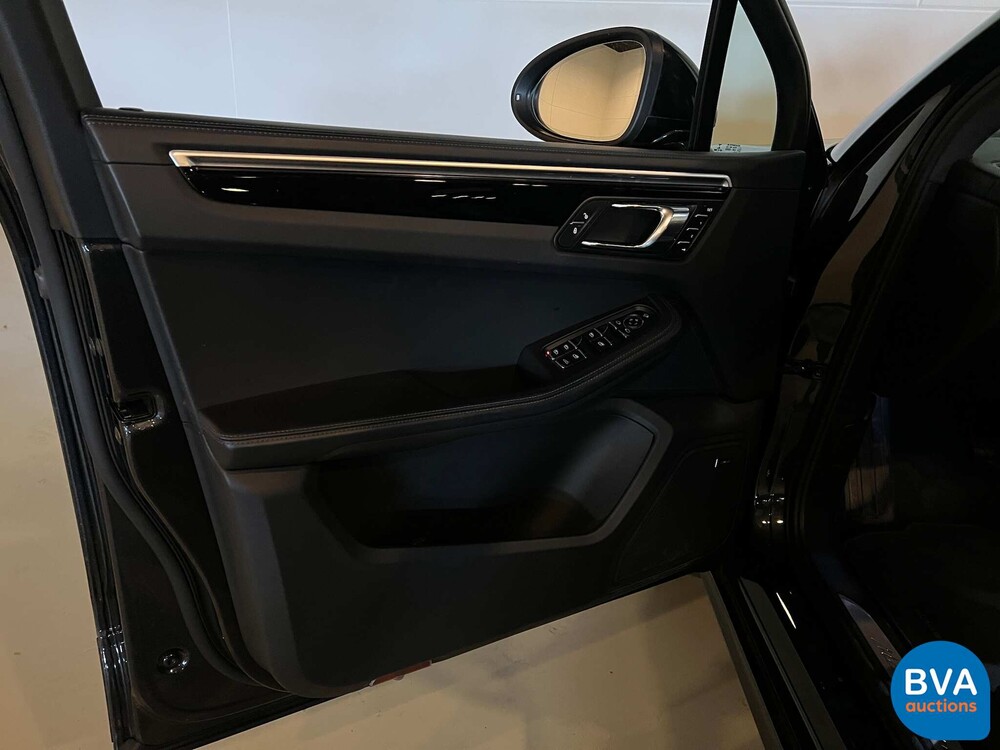 Porsche Macan Turbo 3.6 400 PS FACELIFT 2016 AKRAPOVIC Sport-Chrono, NX-244-N.