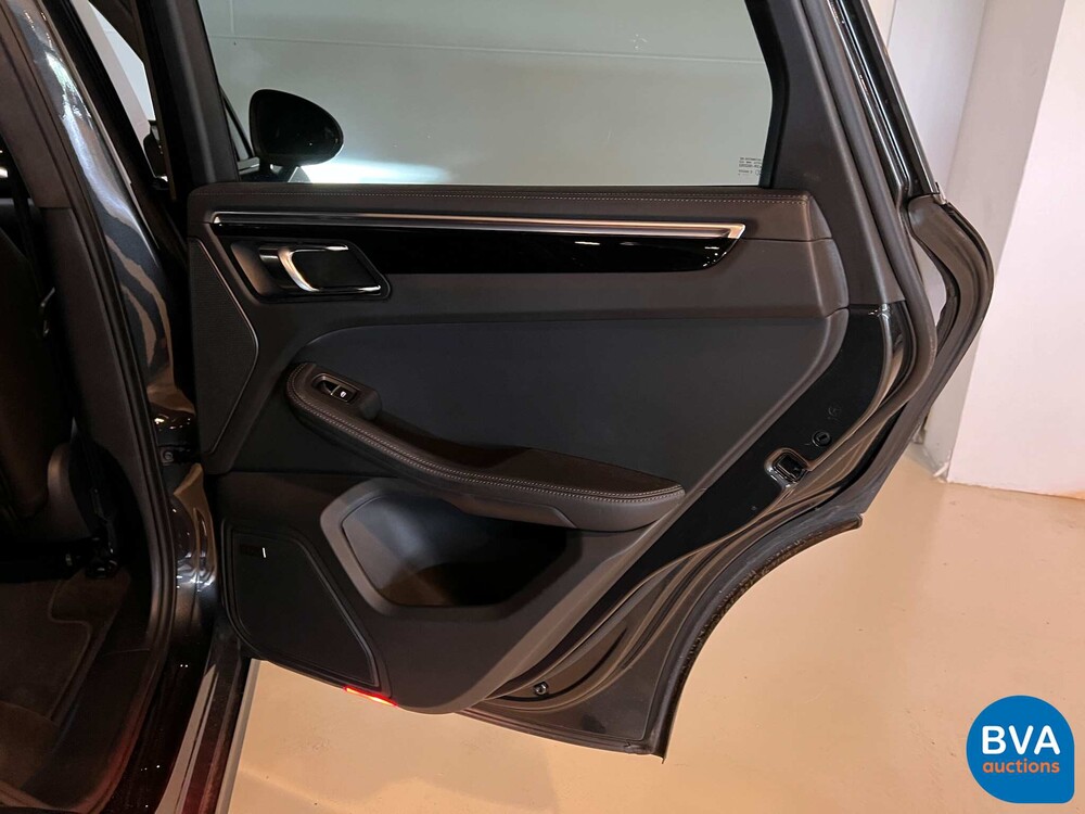 Porsche Macan Turbo 3.6 400 PS FACELIFT 2016 AKRAPOVIC Sport-Chrono, NX-244-N.