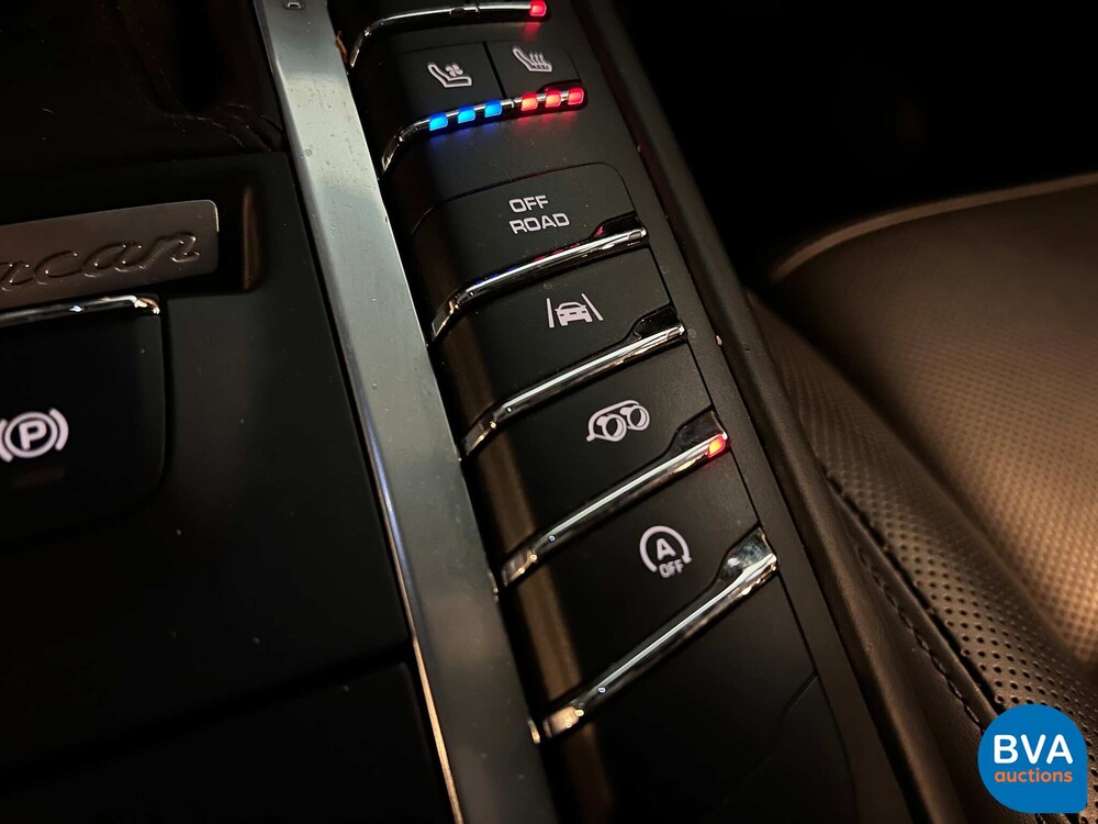 Porsche Macan Turbo 3.6 400 PS FACELIFT 2016 AKRAPOVIC Sport-Chrono, NX-244-N.