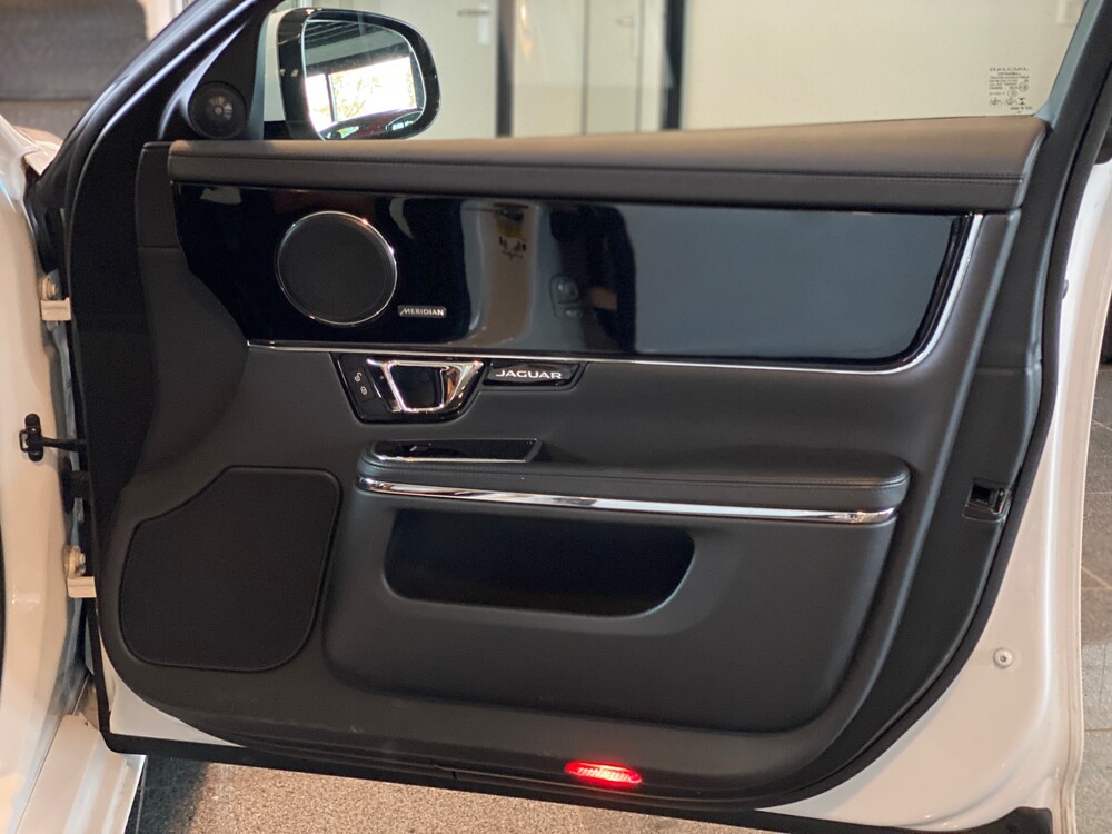 Jaguar XJ3.0 D Premium Luxury 300 PS 2018 Facelift, TD-898-B.