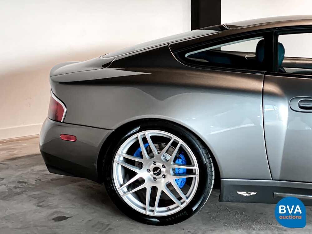 Aston Martin Vanquish 5.9 V12 466 PS 2003.