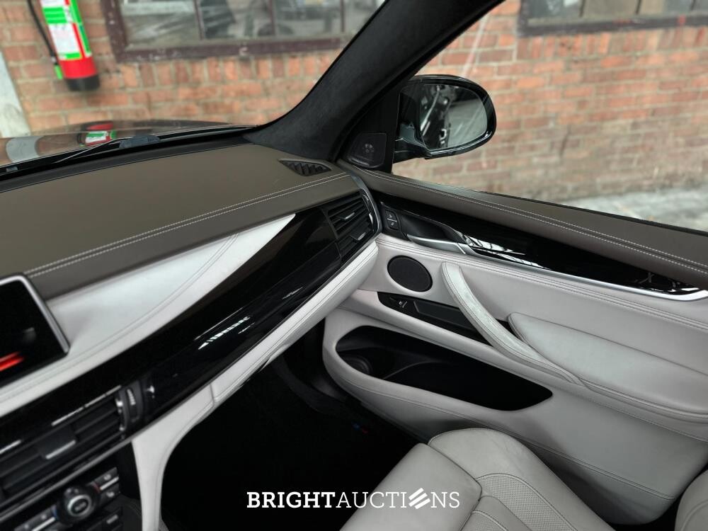 BMW X5M 4.4 V8 M-Sport F85 576pk 2015