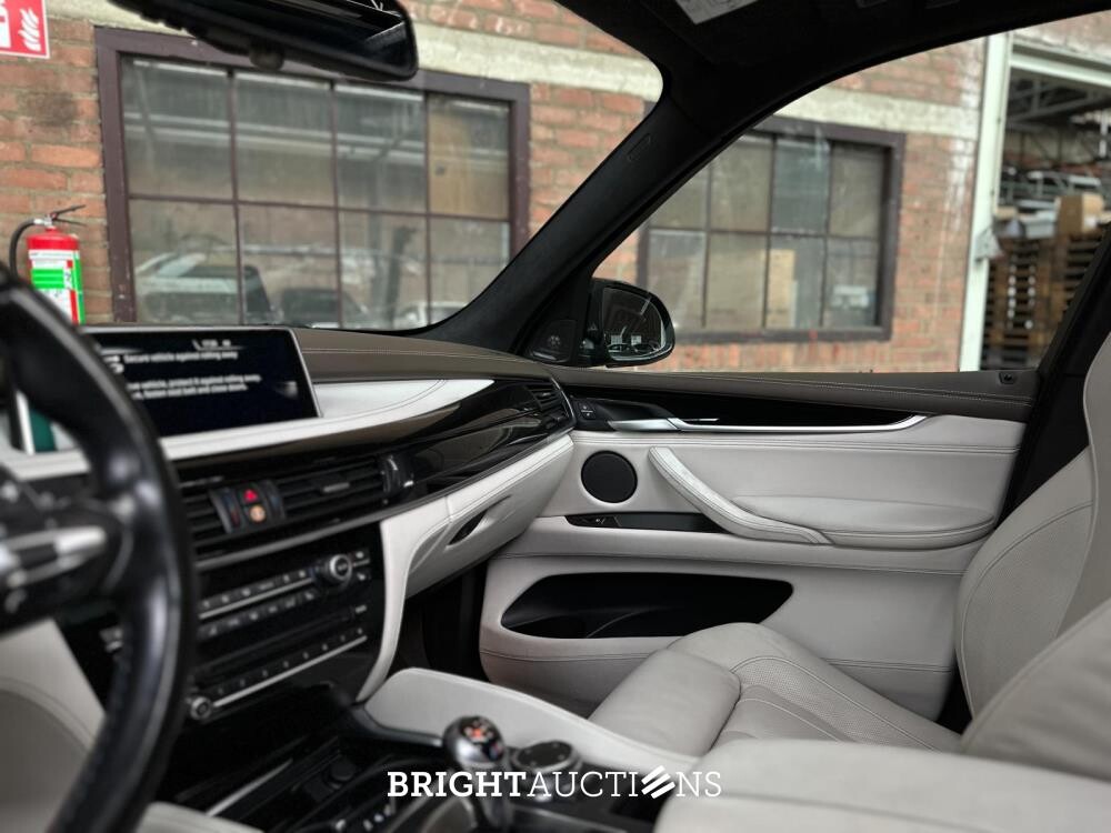 BMW X5M 4.4 V8 M-Sport F85 576pk 2015