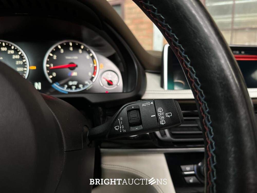 BMW X5M 4.4 V8 M-Sport F85 576pk 2015