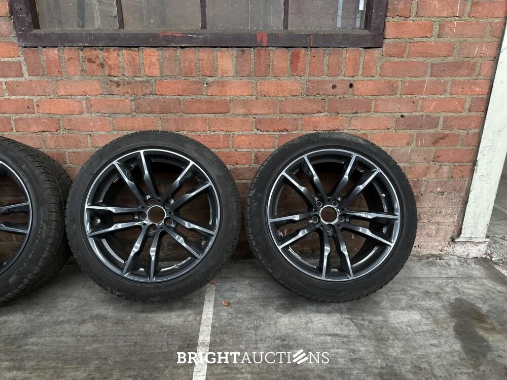 BMW X5M 4.4 V8 M-Sport F85 576pk 2015