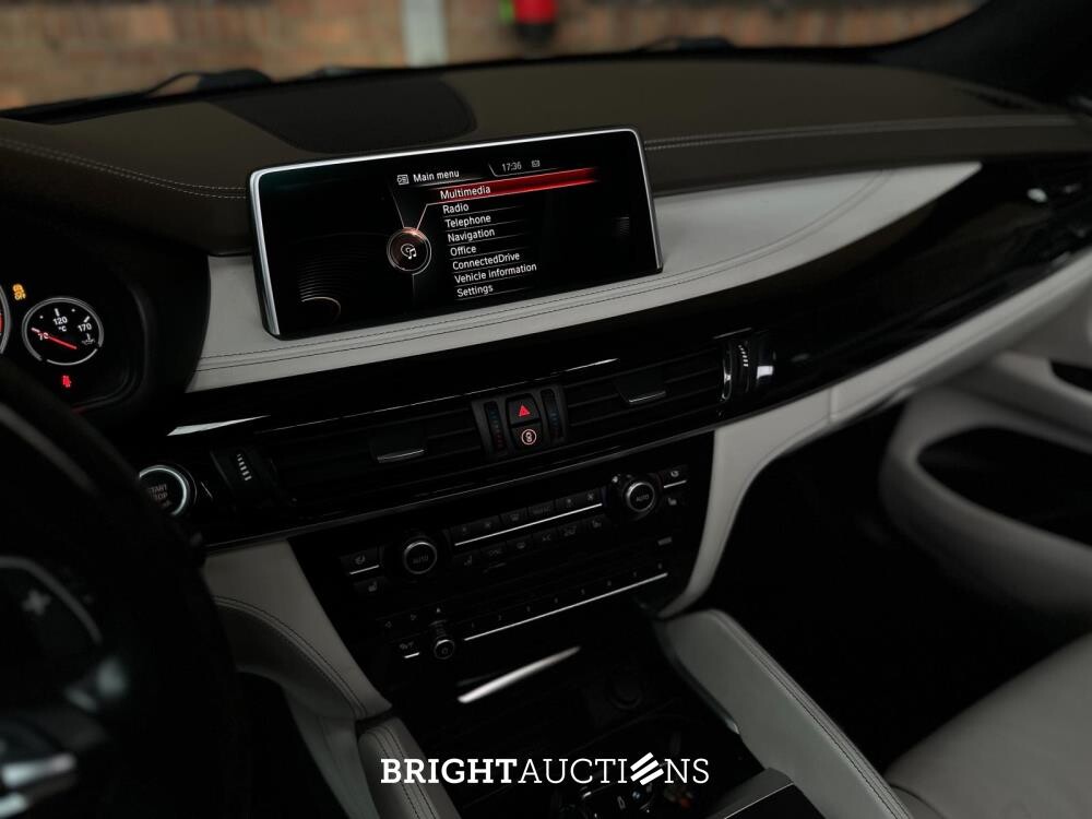 BMW X5M 4.4 V8 M-Sport F85 576pk 2015