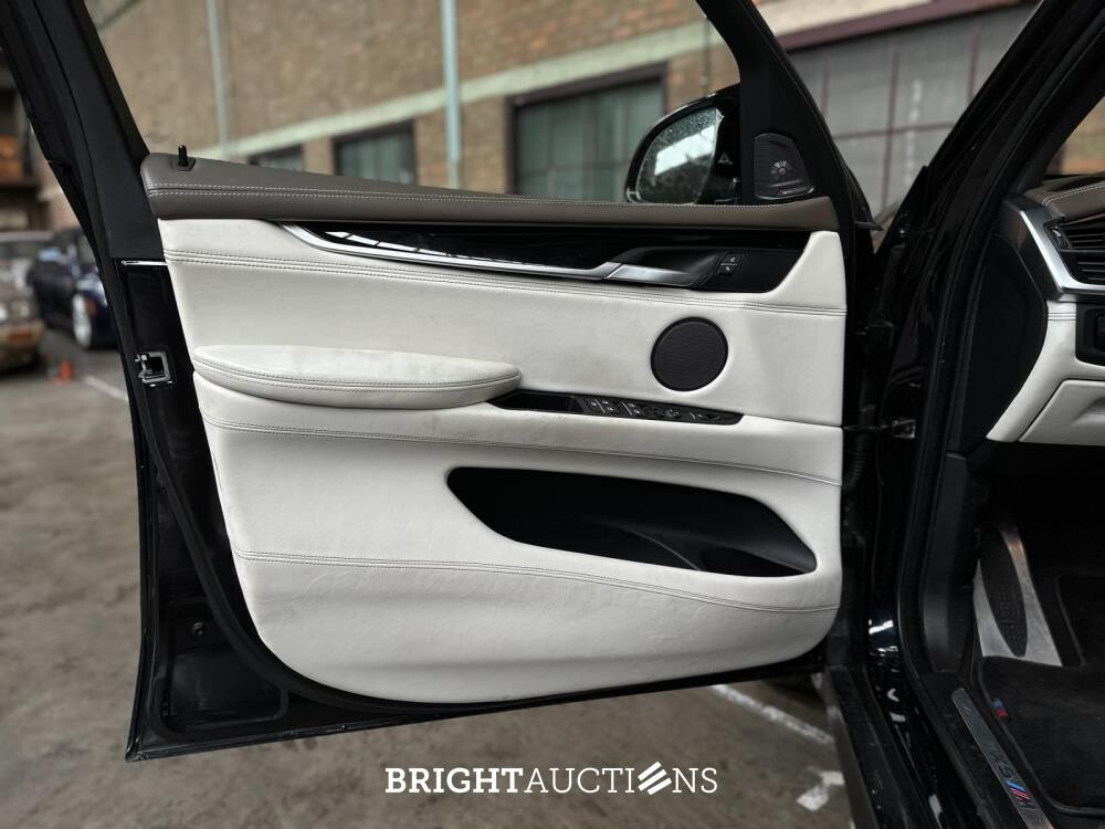 BMW X5M 4.4 V8 M-Sport F85 576pk 2015