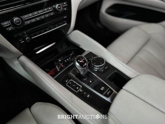 BMW X5M 4.4 V8 M-Sport F85 576pk 2015