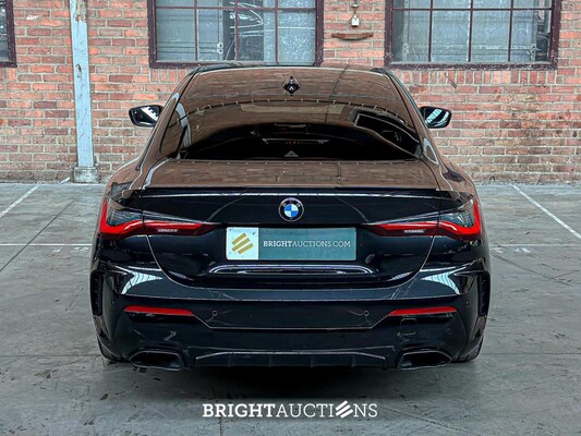 BMW M440i xDrive High Executive Coupe 4-Serie (origineel-NL),374pk 2021, NL-kenteken