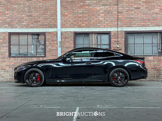 BMW M440i xDrive High Executive Coupe 4-Serie (origineel-NL),374pk 2021, NL-kenteken