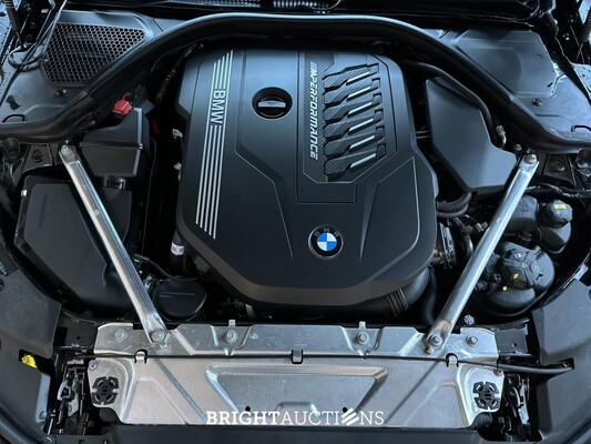 BMW M440i xDrive High Executive Coupe 4-Serie (origineel-NL),374pk 2021, NL-kenteken