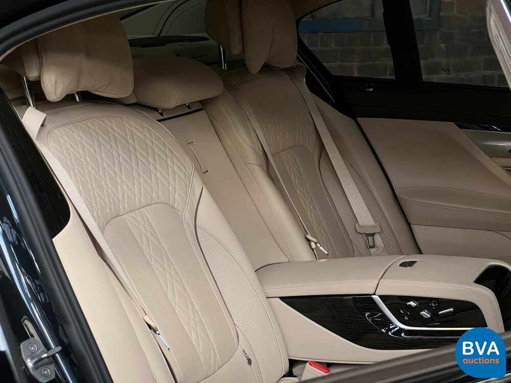 BMW M760Li xDrive M-Sport V12 7er LANG 609pk 2016 G12, L-128-BS.
