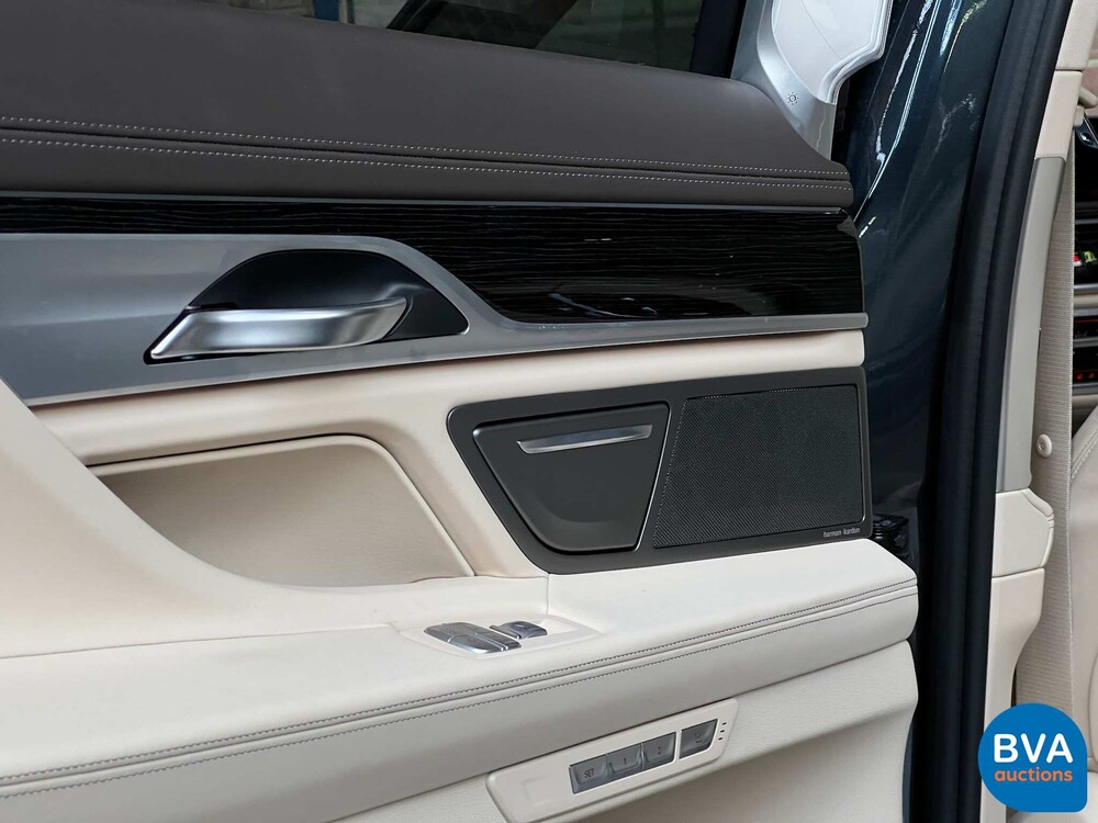 BMW M760Li xDrive M-Sport V12 7er LANG 609pk 2016 G12, L-128-BS.