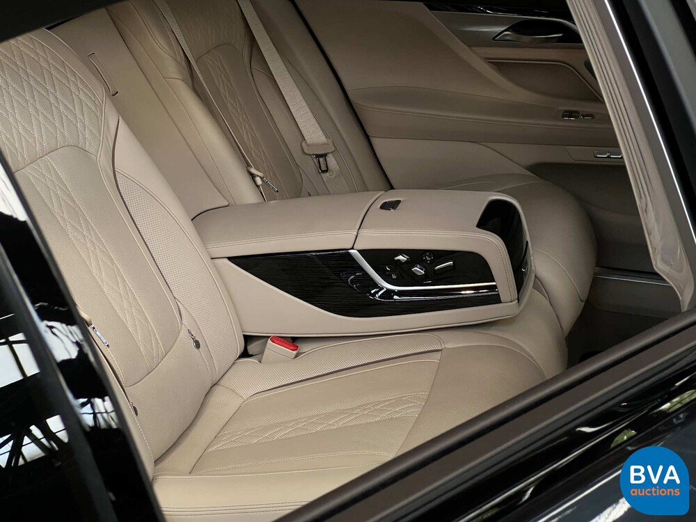 BMW M760Li xDrive M-Sport V12 7er LANG 609pk 2016 G12, L-128-BS.