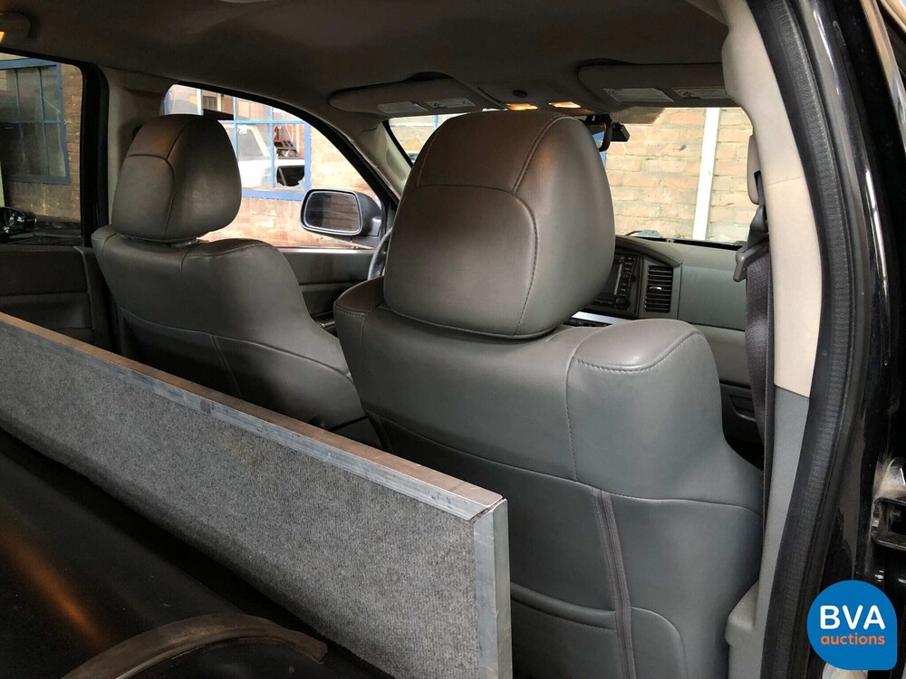 Jeep Grand Cherokee SRT6.1 V8 2007, graue Zulassung.