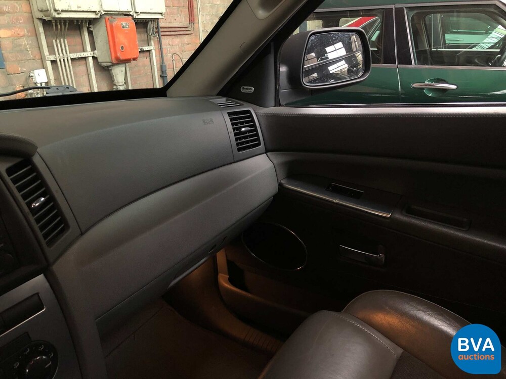 Jeep Grand Cherokee SRT6.1 V8 2007, graue Zulassung.