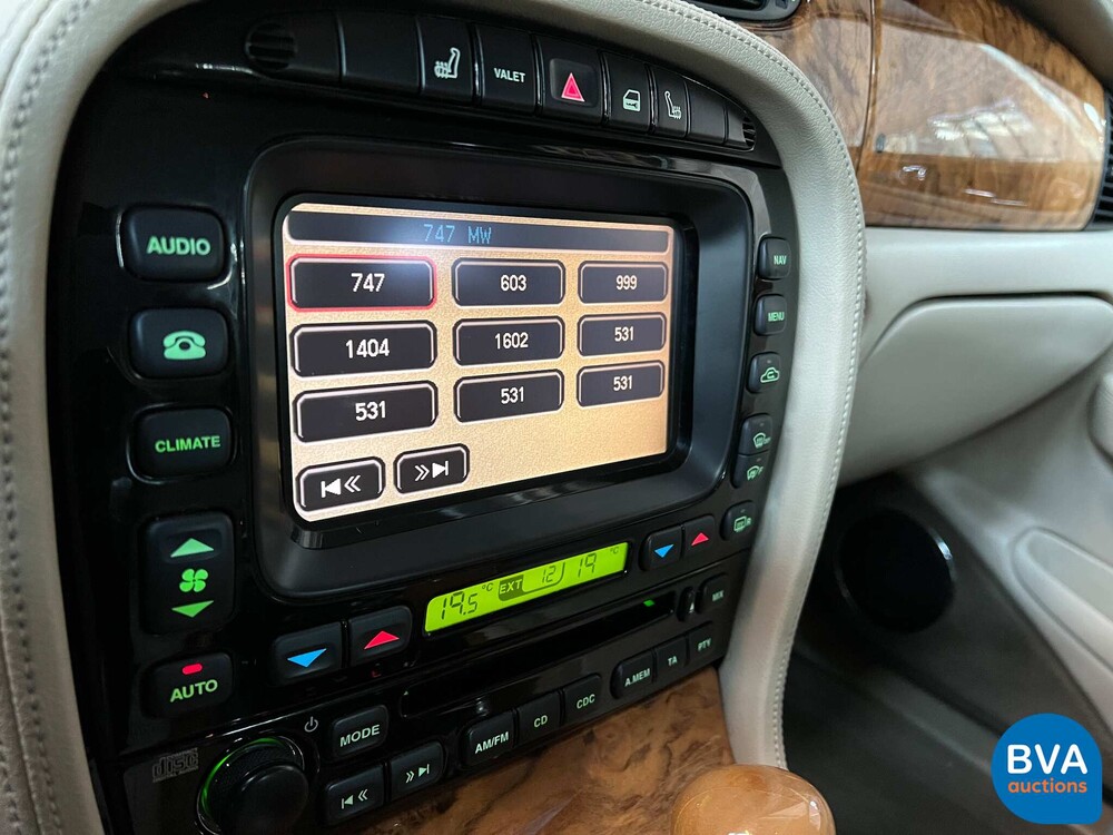 Jaguar XJ3.5 V8 Automatik 258 PS Org.NL 2004, 32-NV-FX.