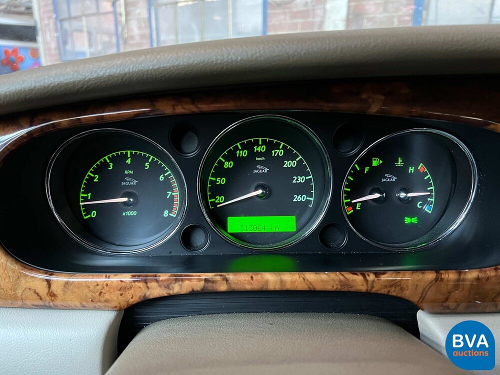 Jaguar XJ3.5 V8 Automatik 258 PS Org.NL 2004, 32-NV-FX.