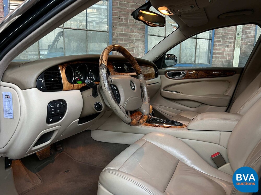 Jaguar XJ3.5 V8 Automatik 258 PS Org.NL 2004, 32-NV-FX.