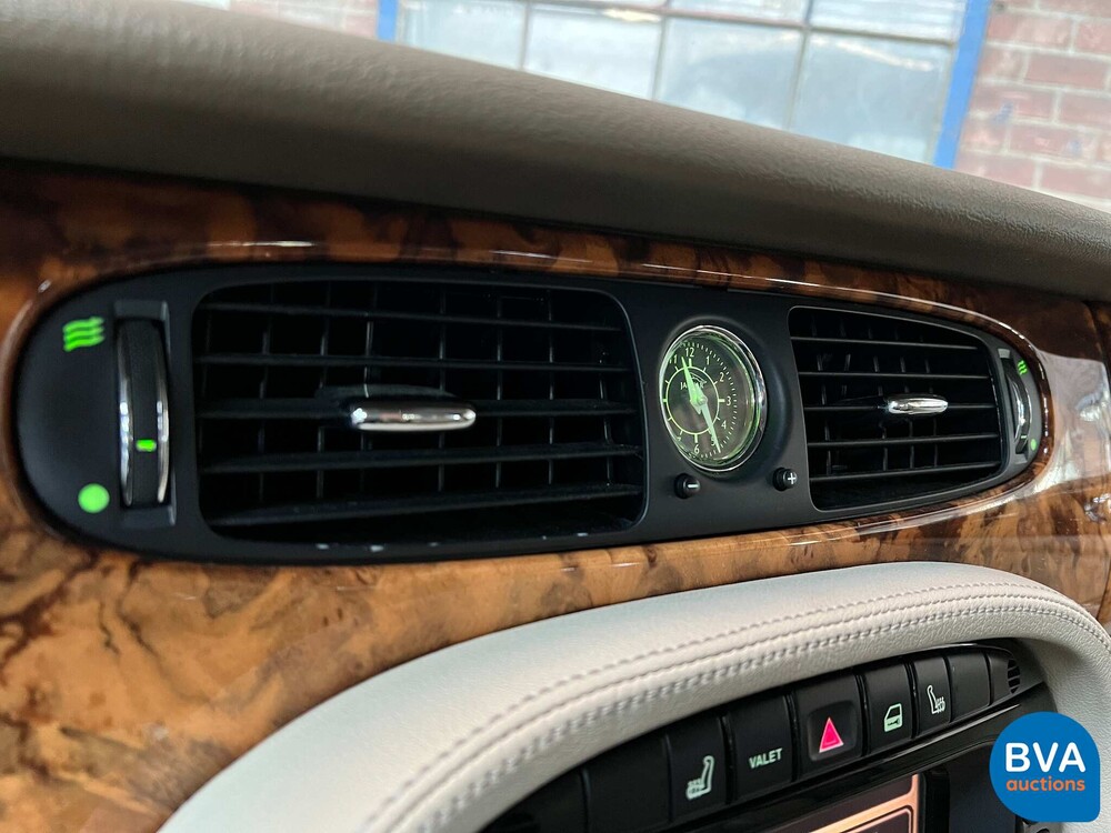 Jaguar XJ3.5 V8 Automatik 258 PS Org.NL 2004, 32-NV-FX.